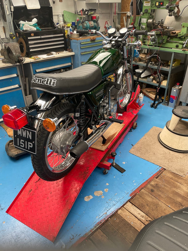 Small Motorbike Number Plates In The UK: What’s Legal, What’s Not, And Best Options